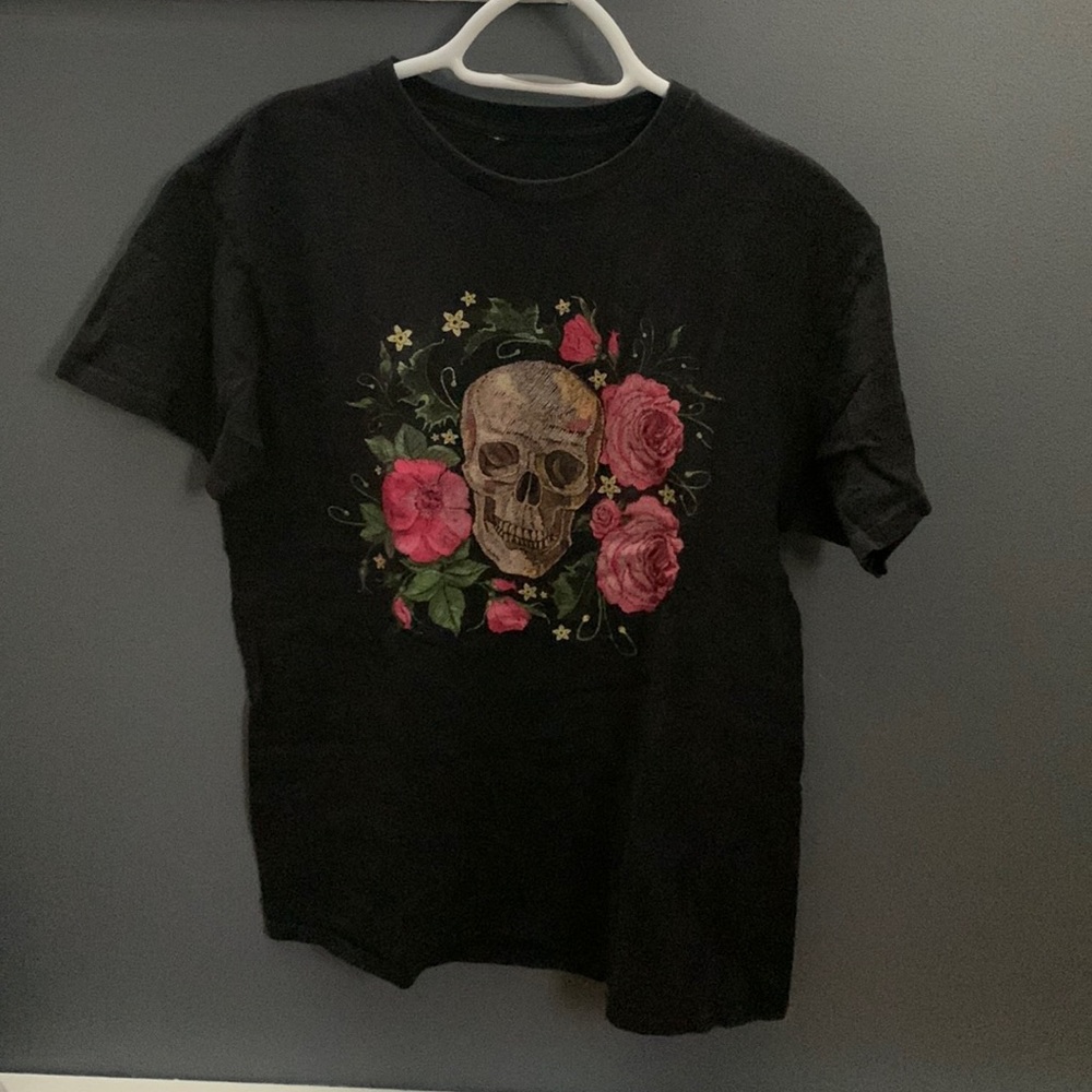 BLACK FLORAL SKULL TSHIRT